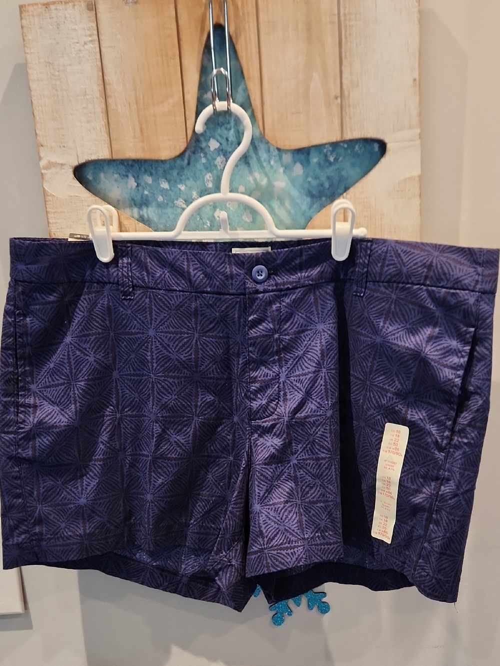 NWT Khakis By GAP Women's Sz 18 Short Shorts Blue & Black Patterned